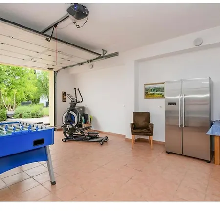 Apartament Laura Majici