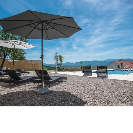 Laura Apartament