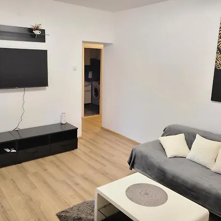 Laura Apartment *