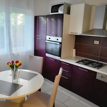 Laura Apartment Split