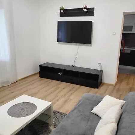 Laura Apartment Split