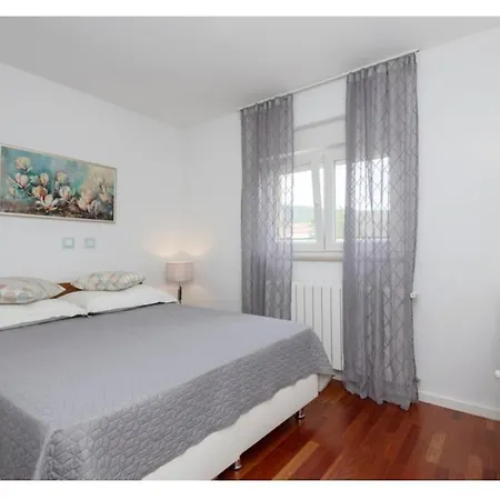 Apartman Laura *