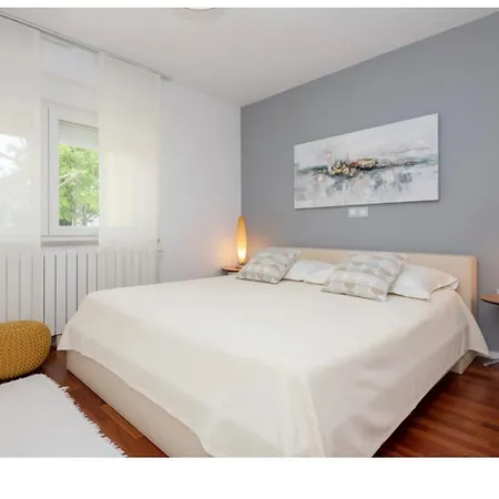 Apartman Laura *
